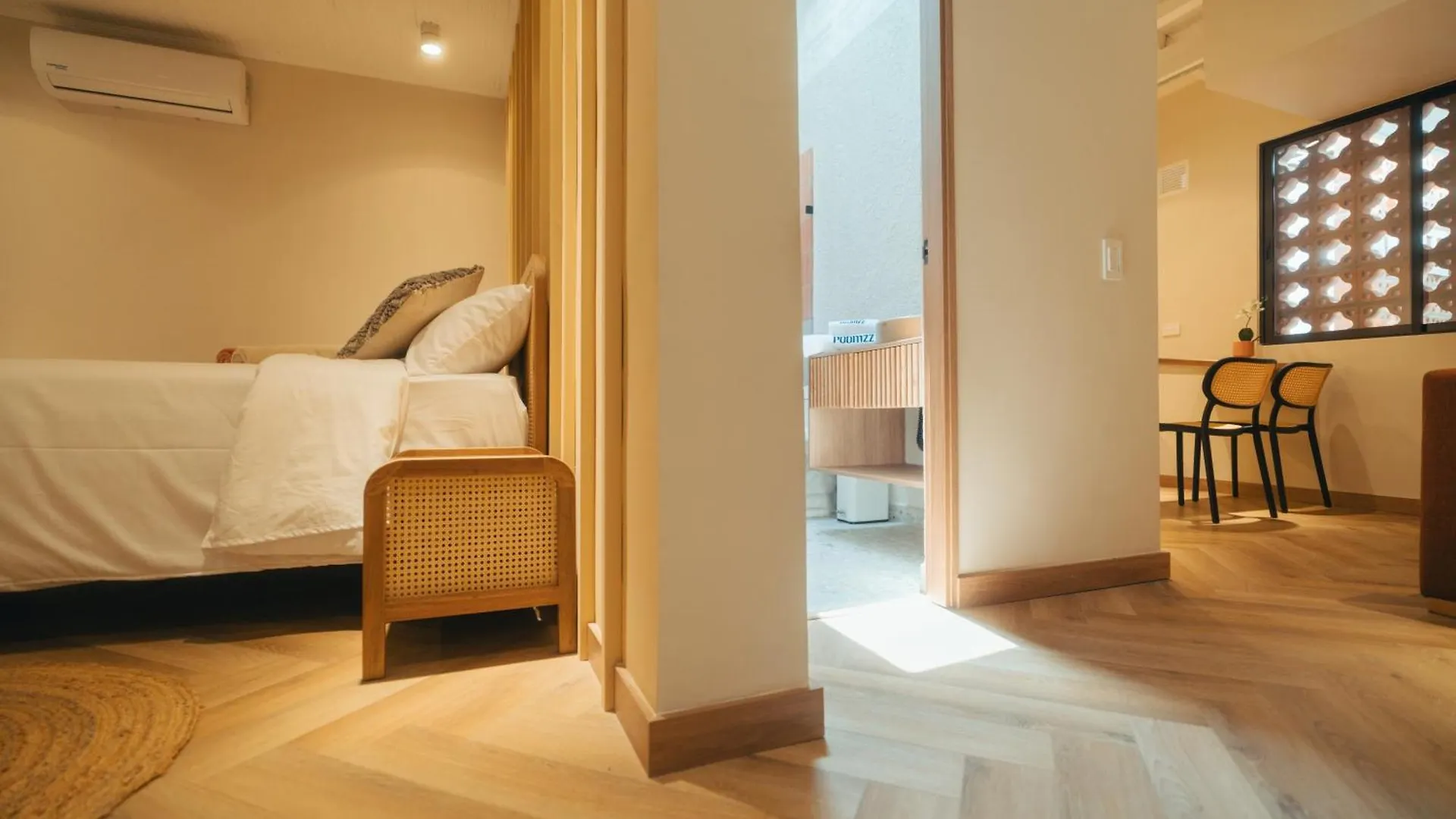 Hotel Boutique Roomzz Laureles Medellín Colombia