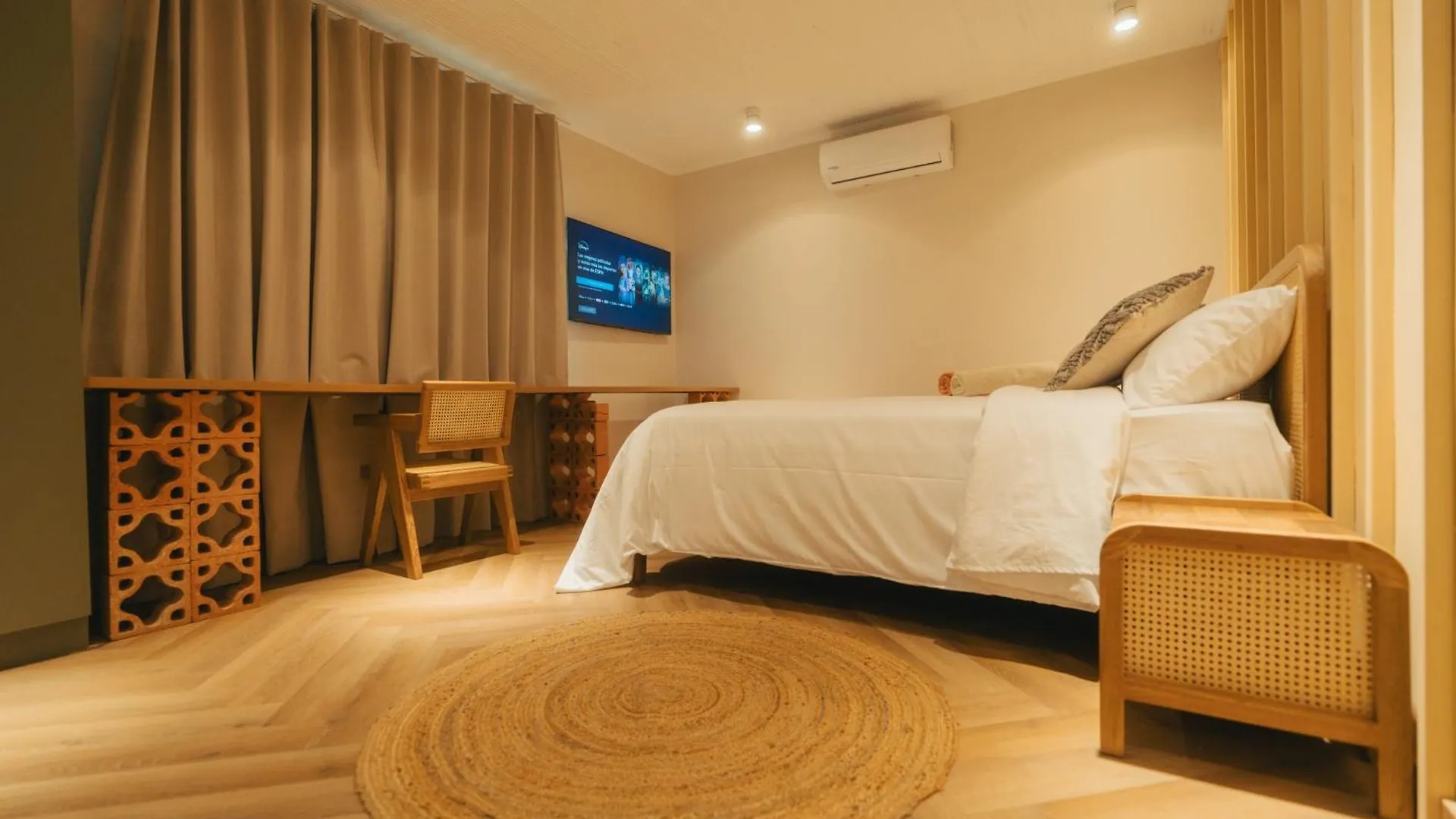 Hotel Boutique Roomzz Laureles Medellín 0*,