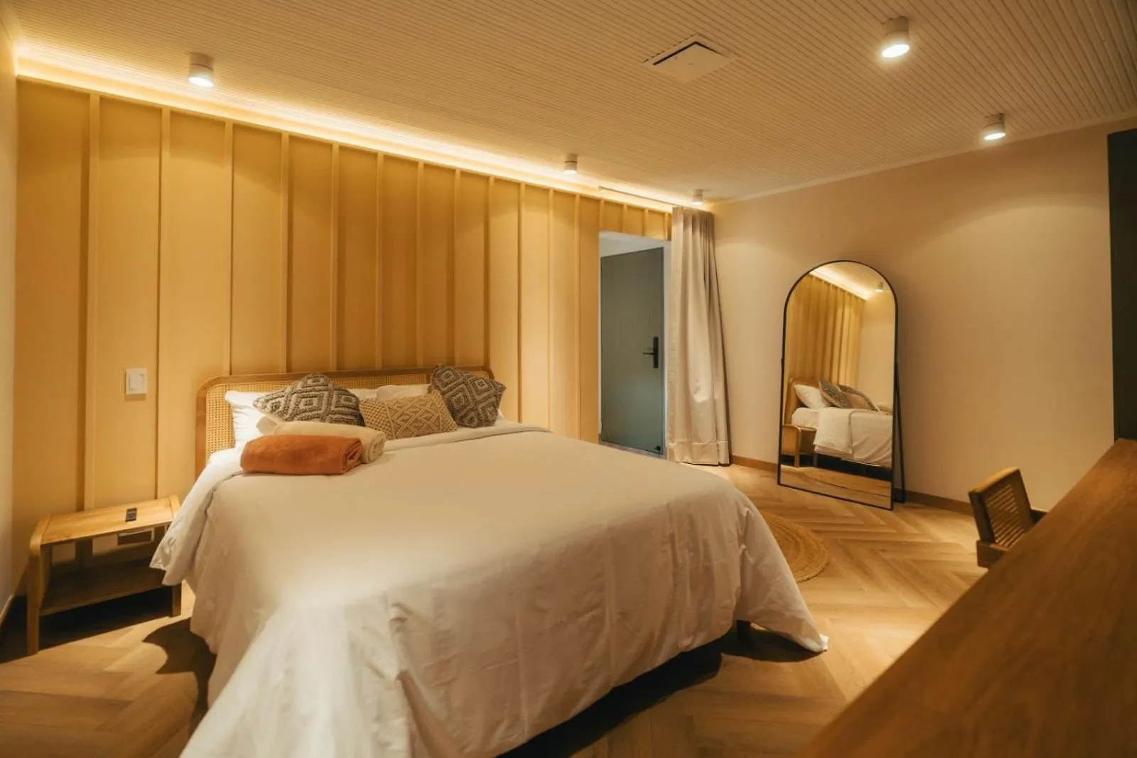 Hotel Boutique Roomzz Laureles Medellín Colombia
