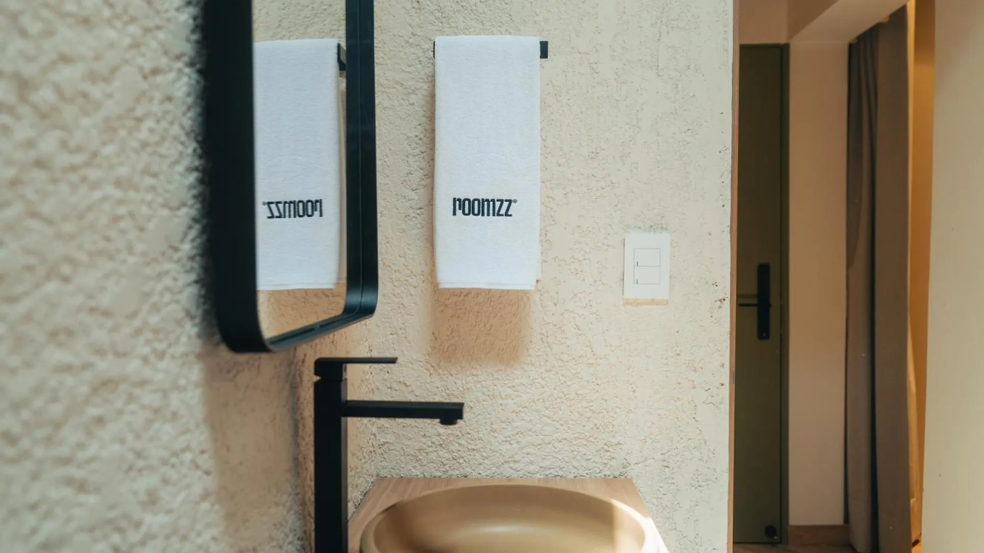 Hotel Boutique Roomzz Laureles Medellín 0*,  Kolumbia